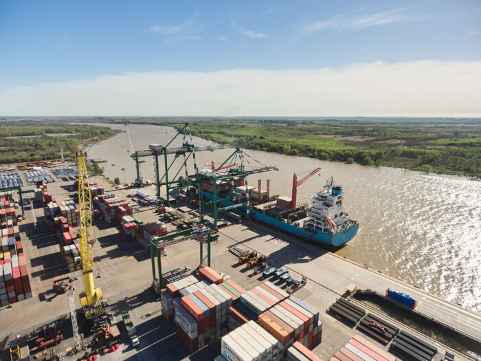 La Terminal Zárate marcó su récord en capacidad de carga de contenedores
