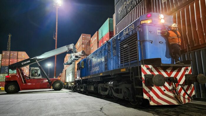 Operación ferroviaria en Puerto de Buenos Aires con multiempresas automotrices