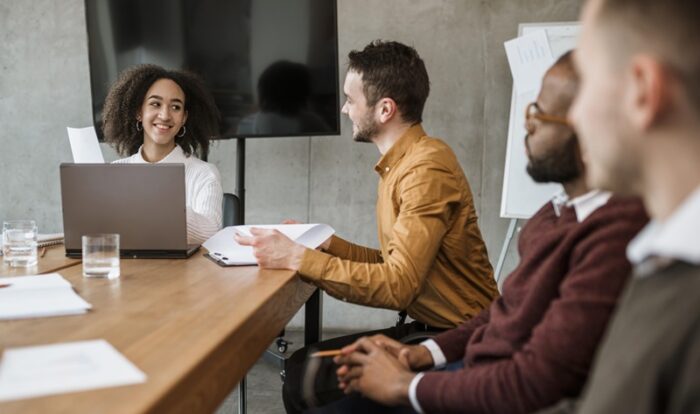 Millennials y Centennials: claves para gestionar el nuevo talento en las empresas