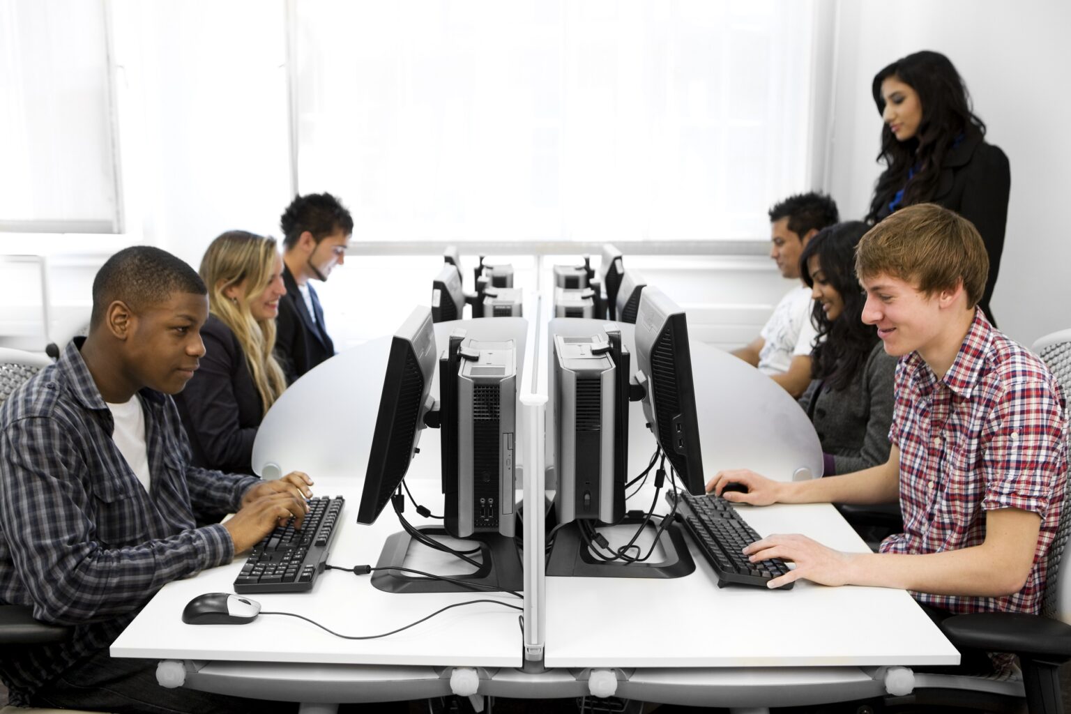 ¿Qué debe incluir la capacitación en ciberseguridad?