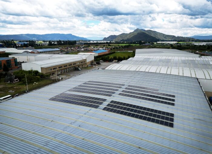 Rhenus invierte en paneles solares para su almacén en Colombia