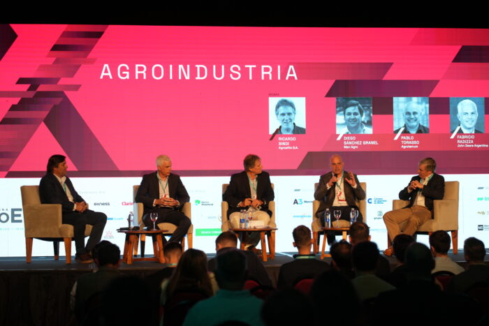Empresarios del agro dialogaron sobre el manejo eficiente de los recursos