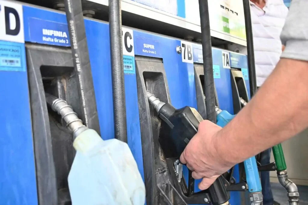 El Gobierno eleva impuestos a los combustibles ¿se viene el fin al esquema de postergaciones?