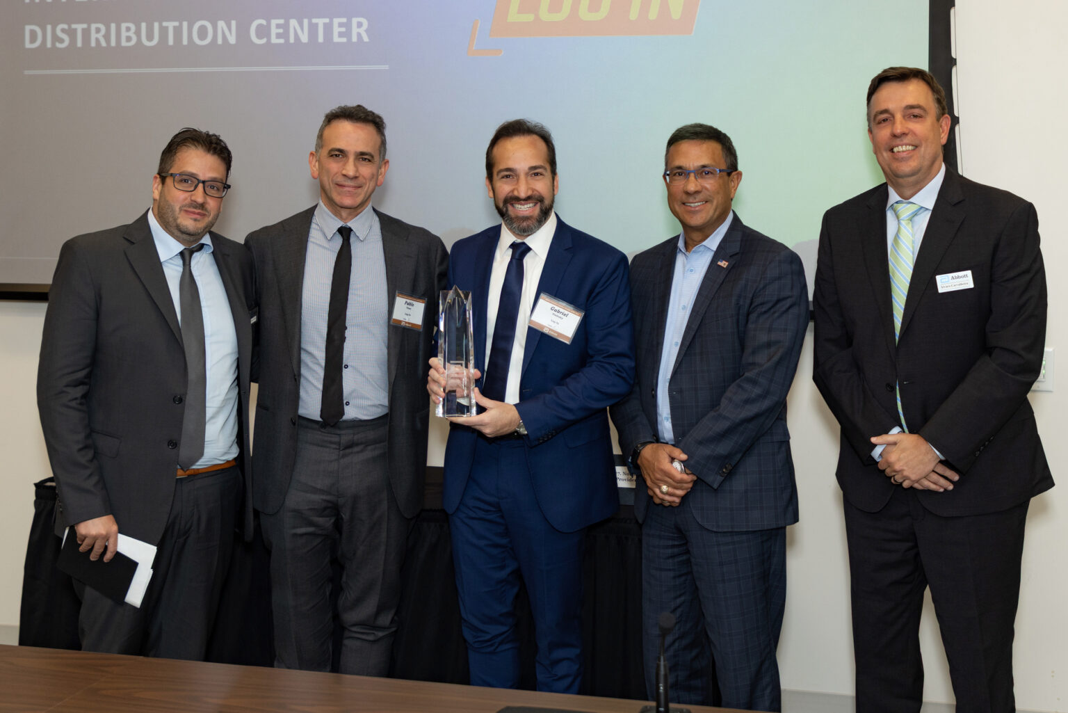 LOG-IN FARMA recibe reconocimiento global de ABBOTT Nutrition