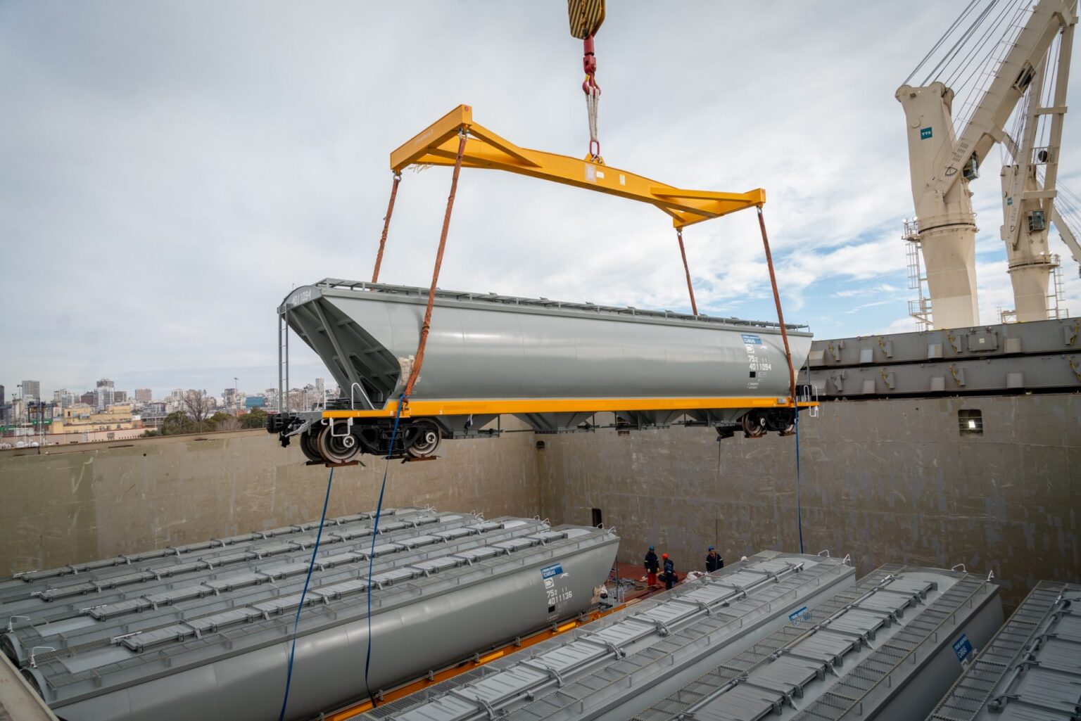 Despliegue logístico en Buenos Aires: descargaron 90 nuevas tolvas para el Belgrano Cargas