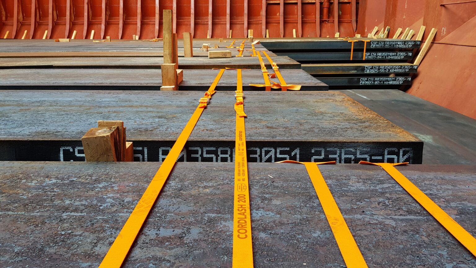 Eslingas de poliéster: una alternativa al cable de acero y cadenas