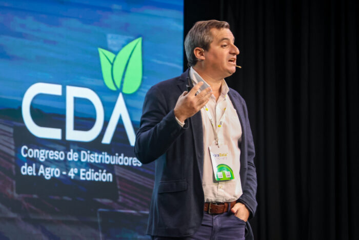 Juan Pablo Cosentino - DIGITALIZAR PARA EXISTIR. El agro frente a la inteligencia artificial