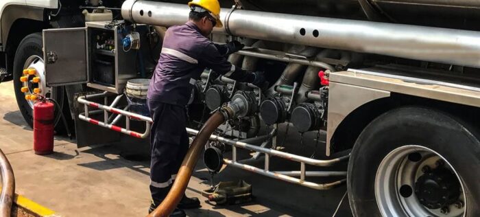 Combustibles: el Gobierno vuelve a pisar los impuestos