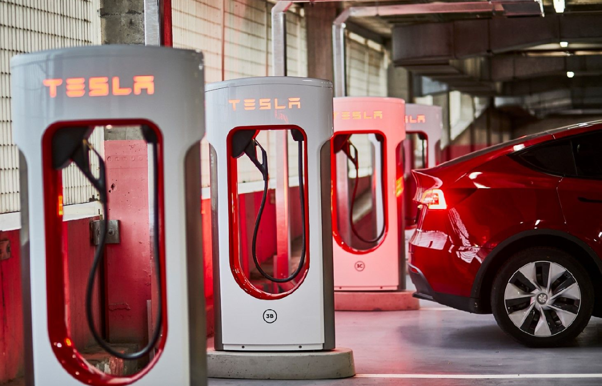 Tesla y YPF definen los corredores para su red de carga
